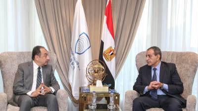وزير قطاع الأعمال العام يزور مجمع الإصدارات المؤمنة والذكية ويلتقي رئيسه التنفيذي