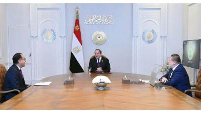 الرئيس السيسى يجتمع بمدبولى ومحافظ البنك المركزى ووزير المالية لاستعراض الوضع الاقتصادى