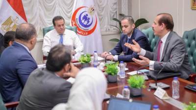 وزير الصحة يعقد اجتماعا لمتابعة تنفيذ خطة الطوارئ وتأمين كامل لاحتفالات أعياد الميلاد المجيد