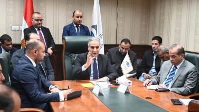 رئيس جهاز حماية المستهلك يبحث مع كُبري السلاسل التجارية مدي وفرة وإتاحة السلع بالأسواق