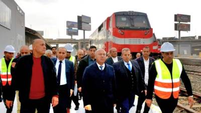 وزير النقل في زيارة لمشروع انشاء ورشة صيانة جرارات GE الجديدة بارض مهمشة المقامة على مساحة 40 الف متر