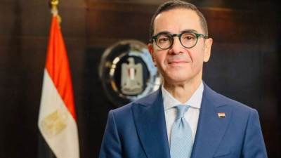 وزير الاستثمار والتجارة الخارجية يسلم 9 رخص ذهبية جديدة لعدد من المشروعات