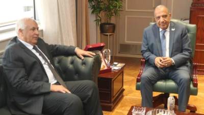 وزير الكهرباء يستقبل محافظ الوادي الجديد لبحث سبل دعم خطة التنمية والتوسع في مشروعات الطاقة الشمسية بالمحافظة
