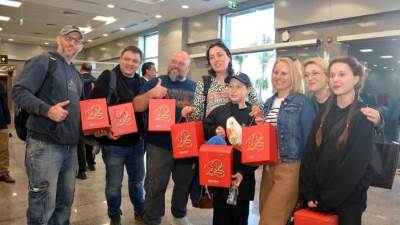 مطار شرم الشيخ الدولي يحتفل بالعام الجديد مع الركاب