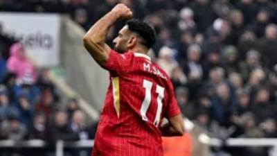 راتب خرافى يربط بين محمد صلاح وباريس سان جيرمان فى صيف 2025