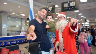 مطار شرم الشيخ الدولي يحتفل بالعام الجديد مع الركاب