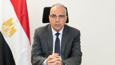 سويلم يتابع ملفات التعاون الثنائى مع الدول الإفريقية والجهات الدولية فى مجال المياه