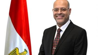 وزير العمل يُثَّمن اجراءات دولة الإمارات بشأن تطبيق التأمين الصحي للعاملين في القطاع الخاص