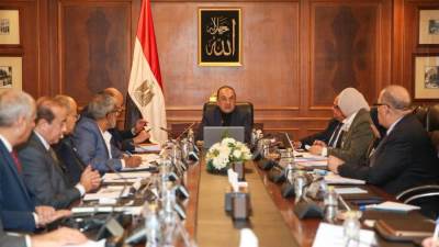 وزير قطاع الأعمال العام يزور شركتي "إيجوث" و "ECH"