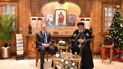 البابا تواضروس يستقبل وزير الداخلية للتهنئة بعيد الميلاد المجيد