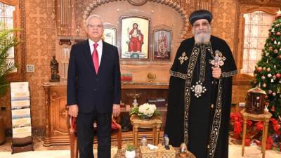 خلال زيارته الكاتدرائية .. رئيس مجلس النواب يهنئ البابا تواضروس بعيد الميلاد المجيد