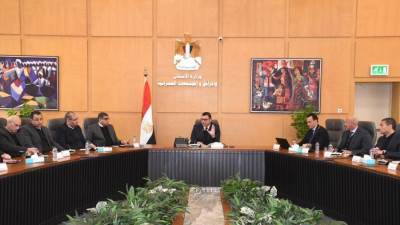 وزير الإسكان يتابع سير العمل بمنطقة الأعمال المركزية بالعاصمة الإدارية الجديدة