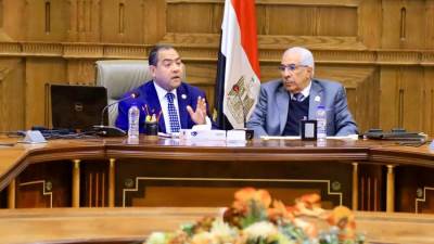 رئيس التنظيم والإدارة يجتمع بلجنة الطاقة والبيئة والقوى العاملة بمجلس الشيوخ