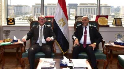 وزير العمل يلتقي وزير المالية لتفعيل سُبل التعاون في الملفات المُشتركة