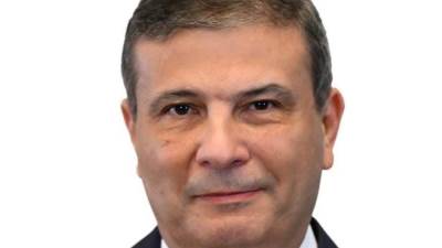 وزير الزراعة يهنئ الأخوة الأقباط وقداسة البابا تواضروس بعيد الميلاد المجيد 