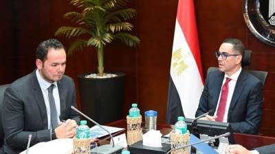 وزير الاستثمار والتجارة الخارجية يبحث سبل تطوير برنامج رد أعباء الصادرات ودعم تنافسية المنتجات المصرية