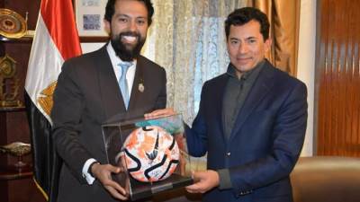 وزير الرياضة: تجربة نجوم كابيتانو في زيارة نادي مانشستر سيتي هامة لدعم الشباب