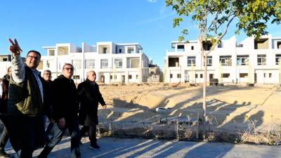 وزير الإسكان يتفقد "كمبوند مزارين" وطريق البوليفار بالعلمين الجديدة