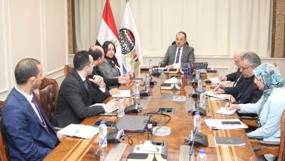 وزير قطاع الأعمال العام يلتقي وفدا من المبادرة الوطنية لتطوير الصناعة المصرية "ابدأ" لتعزيز التعاون المشترك