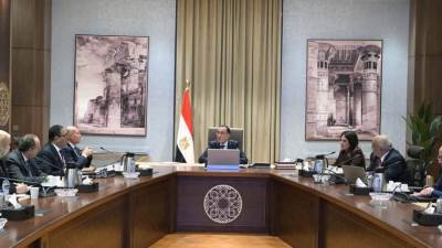 رئيس الوزراء يتابع مع محافظ القاهرة موقف عدد من ملفات العمل والمشروعات الخدمية