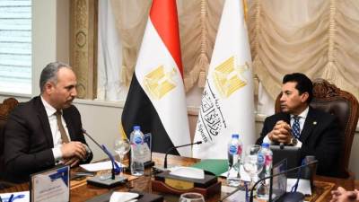وزير الرياضة يلتقي بمجموعة من المستثمرين لفتح آفاق جديدة وبحث التعاون في مشروعي “بيزنس يا شباب” و”سبورتس إكسبو”