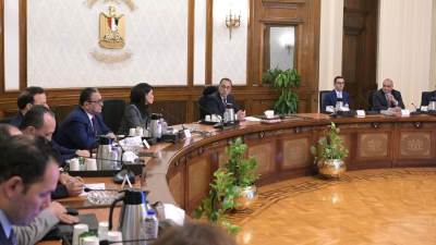 رئيس الوزراء يترأس الاجتماع الثاني للجنة الوزارية لإدارة الدين العام الخارجي وتنظيم الاقتراض