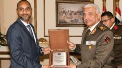 الفريق أول عبد المجيد صقر يلتقى وزير الدفاع الصومالى