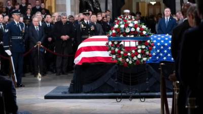 نيابة عن الرئيس السيسي.. سفير مصر لدى واشنطن يشارك في مراسم تأبين جيمي كارتر