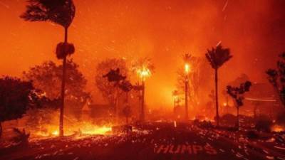 حرائق كاليفورنيا تلتهم منازل مشاهير هوليوود وتسبب خسائر تتجاوز 57 مليار دولار