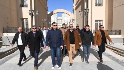 وزير الإسكان يتفقد سير العمل بالحى السكنى الخامس R5 وعدداً من الطرق والمحاور بالعاصمة الإدارية الجديدة