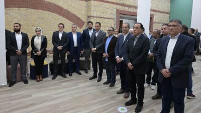 رئيس مجلس الوزراء يتفقد عددا من المعامل الخاصة باحتضان الشركات الناشئة