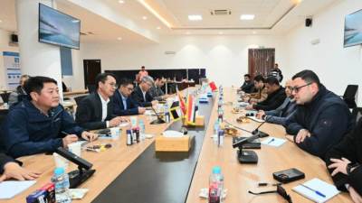 وزير الإسكان يعقد اجتماعاً مع مسئولي "CSCEC" الصينية للعمل بمنطقة الأعمال المركزية بالعاصمة الإدارية