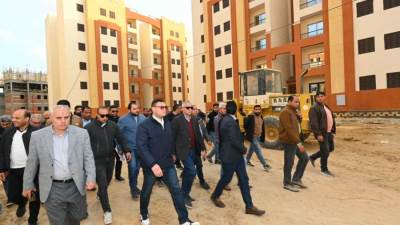 وزير الإسكان يتابع موقف مشروعات الإسكان وتسليم الوحدات السكنية لمستحقيها والخدمات والمرافق بمدينة العبور الجديدة 