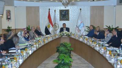 وزير التموين والتجارة الداخلية يترأس اجتماع الجمعية العامة للشركة القابضة للصناعات الغذائية