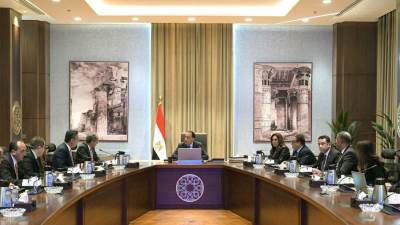 رئيس الوزراء يستعرض ملامح منظومـة الكارت الموحـد لصرف الدعـم التمويني