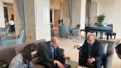 وزير الكهرباء يبحث مع وفد بنك إعادة الإعمار والتنمية الأوروبي سبل دعم وتعزيز التعاون