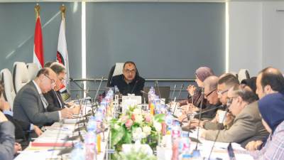 وزير قطاع الأعمال العام يتابع الموقف التنفيذي لمشروعات شركات "القابضة للتشييد والتعمير"