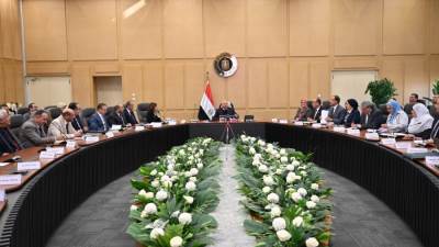  وزير الصناعة والنقل يعقد اجتماعا موسعا مع رؤساء 35 شركة استثمارية صناعية