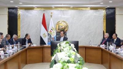 وزير قطاع الأعمال يلتقي رئيس شركة "CNRC" الصينية الرائدة عالميا في صناعة الإطارات لبحث سبل التعاون