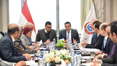 نائب رئيس مجلس الوزراء وزير الصحة يعقد اجتماعا مع وزير الإسكان لبحث سبل التعاون المشترك 