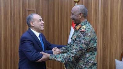 وزير الخارجية والهجرة يلتقي رئيس مجلس السيادة الانتقالي بالسودان