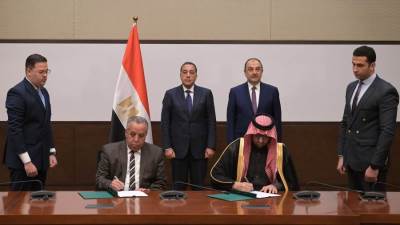 رئيس الوزراء يشهد توقيع عقد استغلال وتشغيل فرن قوس حراري لإنتاج سبائك السيليكو منجنيز