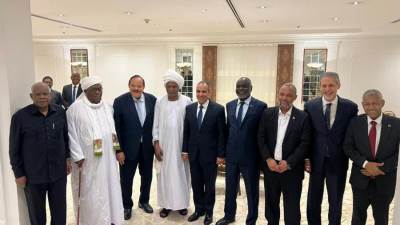 وزير الخارجية والهجرة يلتقي مع مجموعة من الوزراء السودانيين