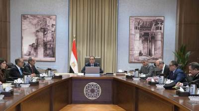 رئيس الوزراء يبحث مقترحات تيسير إنهاء إجراءات وصول السائحين إلى المطارات المصرية