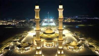 وزير الإسكان يؤدي صلاة الجمعة بمسجد مصر بالعاصمة الإدارية الجديدة