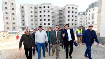 وزير الإسكان يتفقد مشروع الإسكان الأخضر بحدائق العاشر ومشروع مرافق جنوب غرب المدينة 