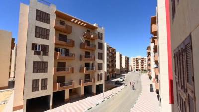 وزير الإسكان يُعلن طرح وحدات إدارية بمساحة 100م2 للبيع بمدينة الخارجة بالوادي الجديد