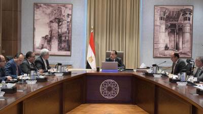 مدبولي يستعراض خطة تطوير مستشفيات "قصر العيني".. وأرض جديدة لتوسعات "جامعة حلوان"