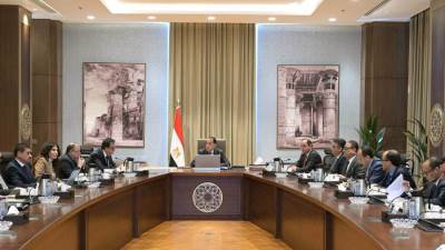 رئيس الوزراء يتابع موقف توافر الأدوية والمستلزمات الطبية وسداد مستحقات الشركات