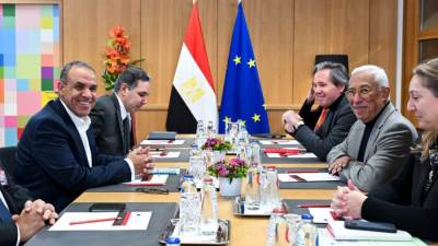 وزير الخارجية والهجرة يلتقى مع رئيس المجلس الأوروبى